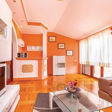 Apartament 2 Bedroom Lovely In *