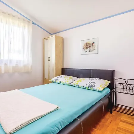 Apartament 2 Bedroom Lovely In