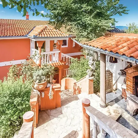 2 Bedroom Lovely In Цриквеница
