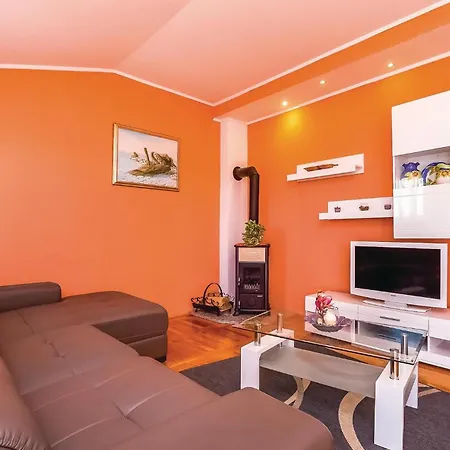 Апартаменты 2 Bedroom Lovely In Цриквеница