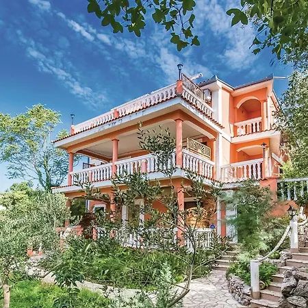 2 Bedroom Lovely In Апартаменты